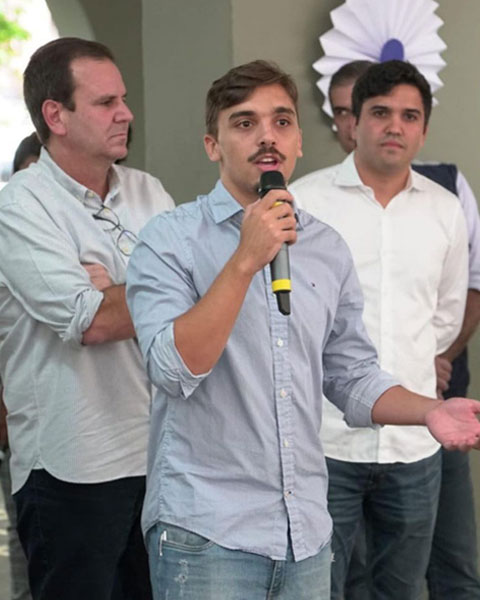 João Pires no lançamento da revitalização dos Cieps com Eduardo Paes e Renan Ferreirinha João Pires no lançamento da revitalização dos Cieps com Eduardo Paes e Renan Ferreirinha