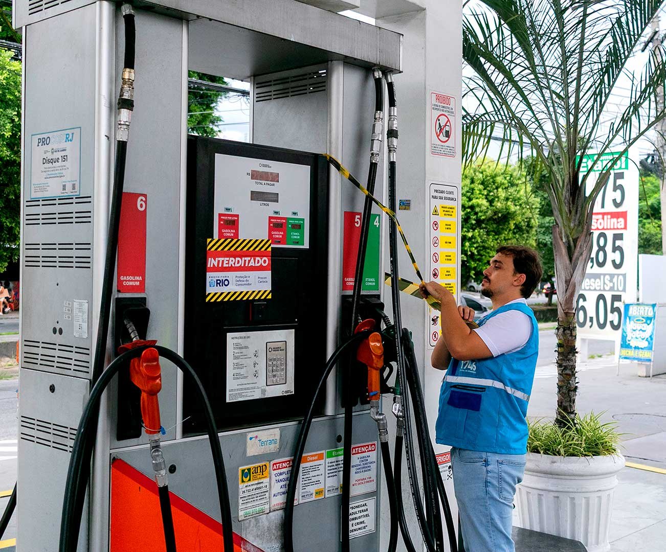 O interditador de bombas de gasolina fraudadas é João Pires, o cara do posto